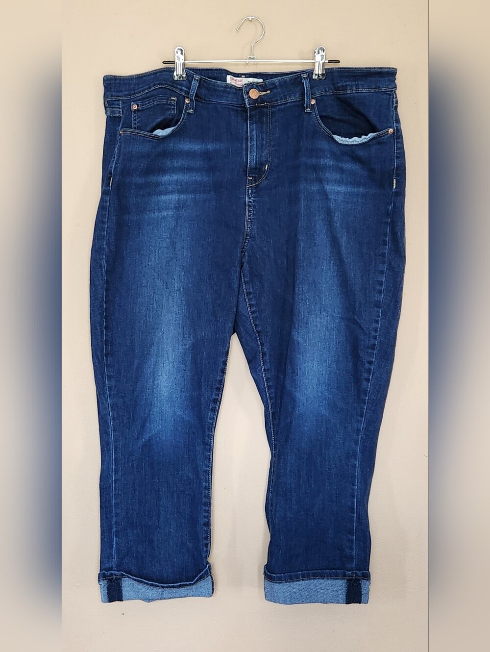 WRANGLER DARK BLUE MID-RISE CAPRI W34